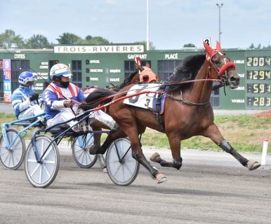 Claudi P V and owner, trainer, driver Serge Nadeau upset the field at H3R at odds of 47-1 Saturday.