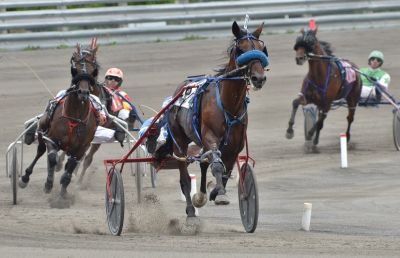 Mickeymaksomespeed leads the pack in the Breeders Trophy Series at H3R