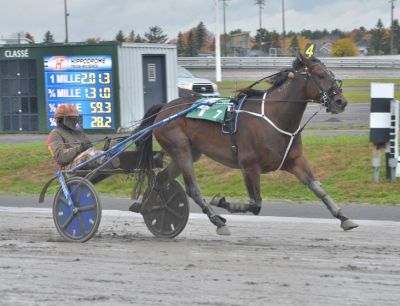Severus Hanover and driver Stephane Brosseau are all alone at the finish at H3R