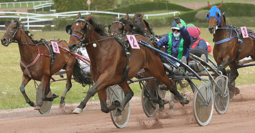 D J Power and driver Samuel Fillion winning the Preferred-Handicap Pace at H3R